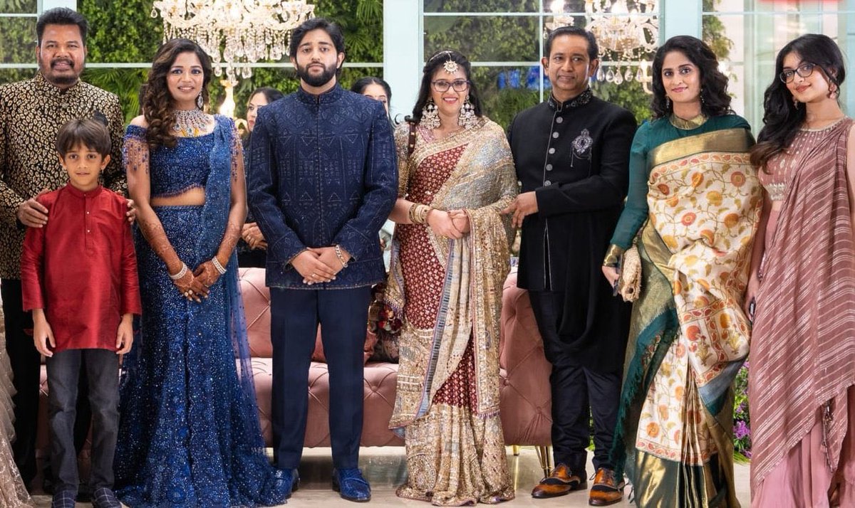 #Ajith Sir family at Director Shankar’s daughter reception.. ❤️😍

#AjithKumar #AadvikAjith