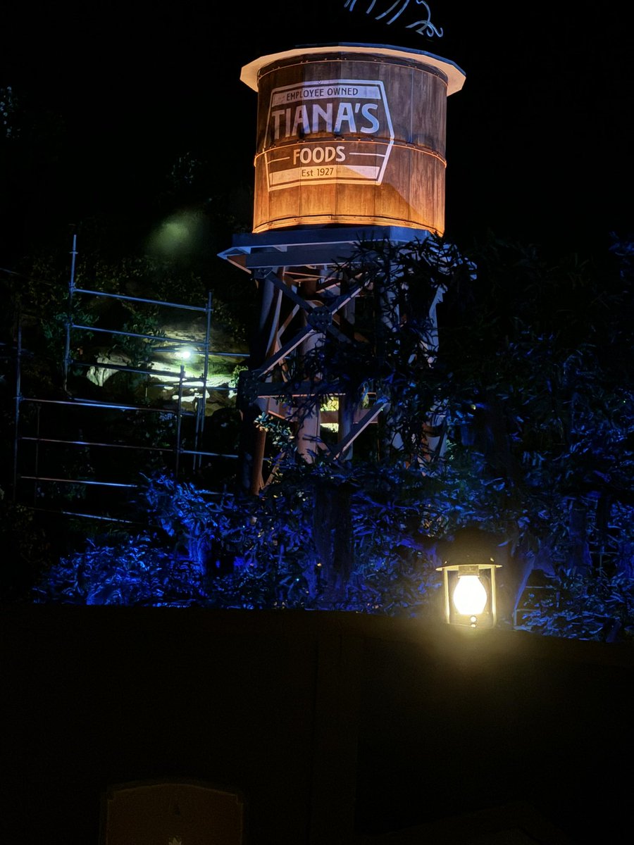 MickeyBlog_'s tweet photo. 💡Tiana’s water tower is lit 💡

#tianasbayouadventure #tiana #magickingdom https://t.co/XFpplMNf2Q