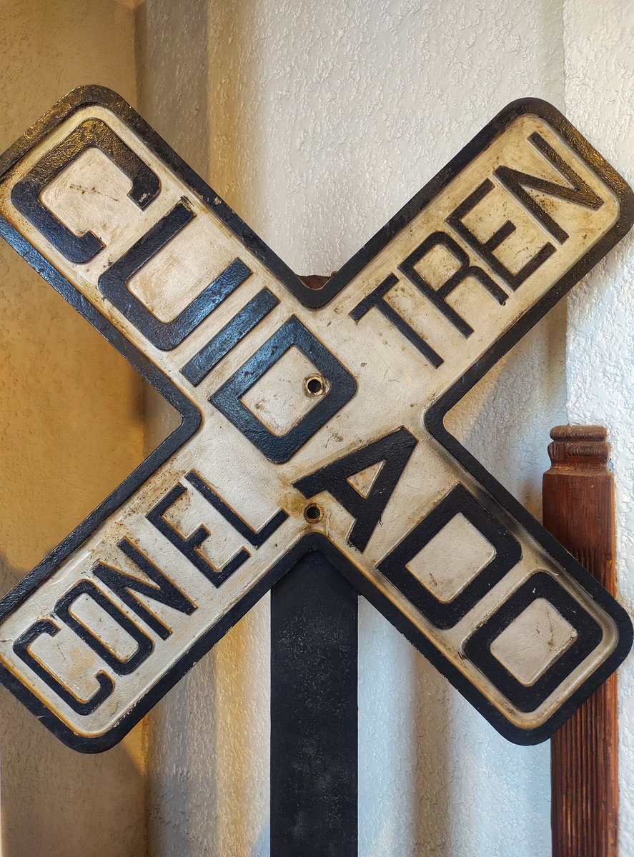 MUSEO DEL 
FERROCARRIL 🚃

Visitamos este museo ubicado en la hoy Casa de la Cultura Nuevo Leon en el cual nos cuenta la historia del ferrocarril en el Noreste de México.

Martes - Sábado  10am - 6pm
Entrada Libre

🔅#MuseodelFerrocarril #Monterrey #QuehacerenNL🔅