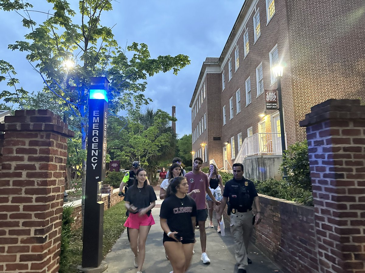 Amazing turnout tonight for the @UofSCSG Safety Walk. Kudos to @USCPD Sgt Mark Tevepaugh & SG Pres @pattonbyars. Also thanks to our partners @UofSC Facilities. 🤙🏼 Great synergy & a lot of fwd momentum. “The police are the public and the public are the police.” -Sir Robert Peel