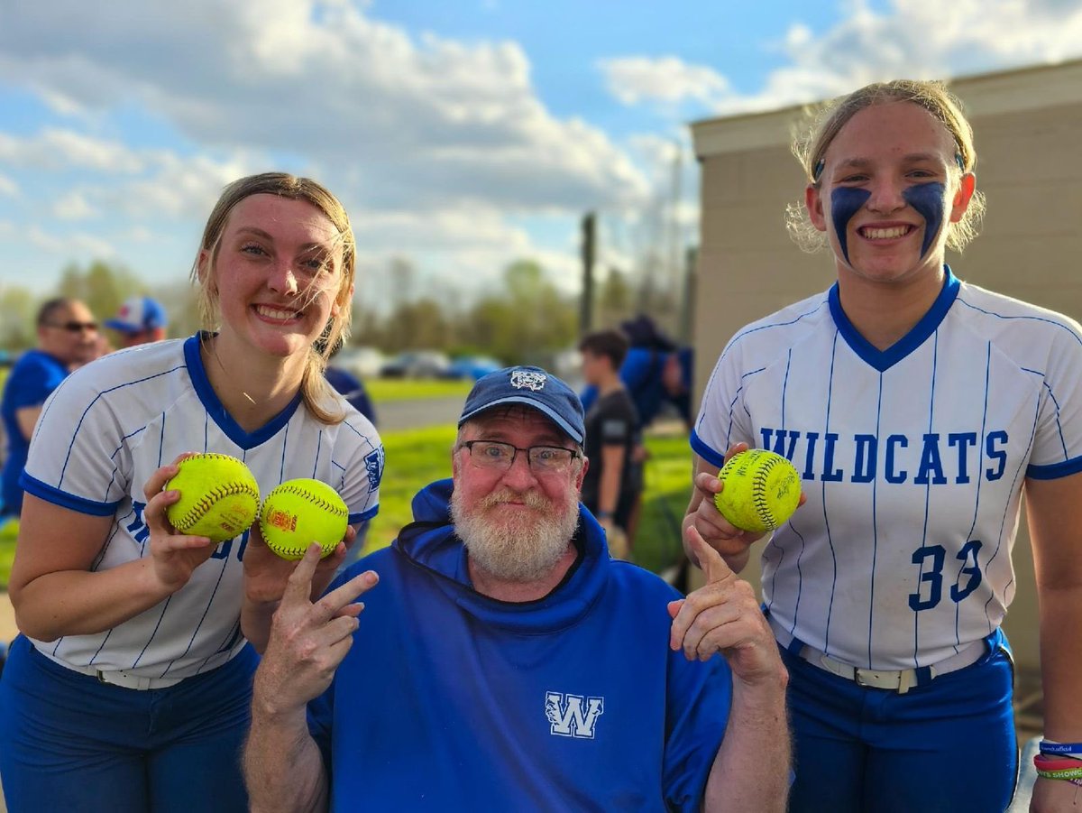 alyssa_vearil's tweet photo. What a great game today in this beautiful weather! I hit two homers today along with my teammate @k_pollitt2008 who hit one over too! I also pitched against Blanchester with 8k’s. My team and I had a great win tonight! @HawksOHEmswiler @_stanley66 @NKUSBCoachG @DloweOilerkid https://t.co/0YqZlryq71