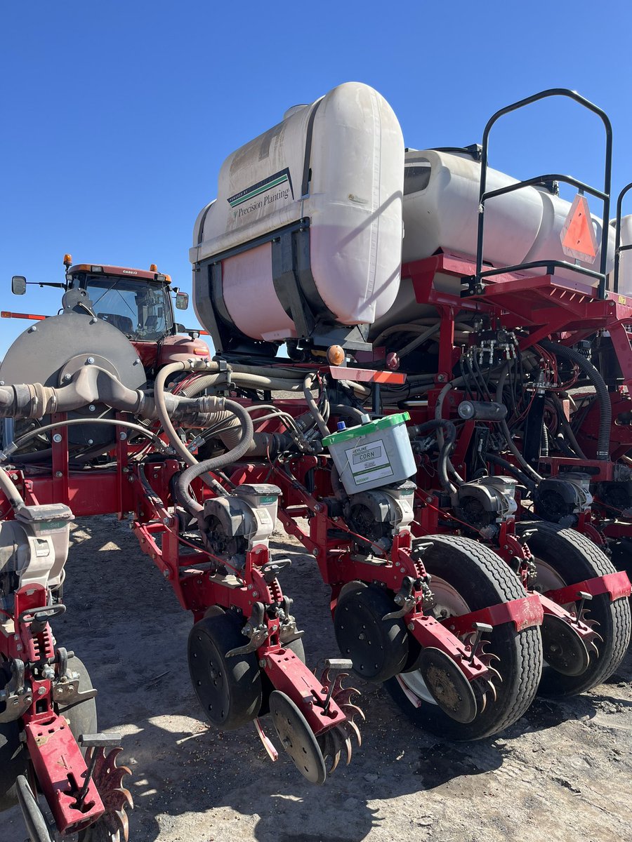 AaronDiederich's tweet photo. Another great day helping the American Farmer  grow more bushels for less with Revline Hopper Throttle  planter box treatment and Upshift-C  in furrow on corn and soybeans! 🇺🇸 @MeristemAg https://t.co/sDiaqmqnBn