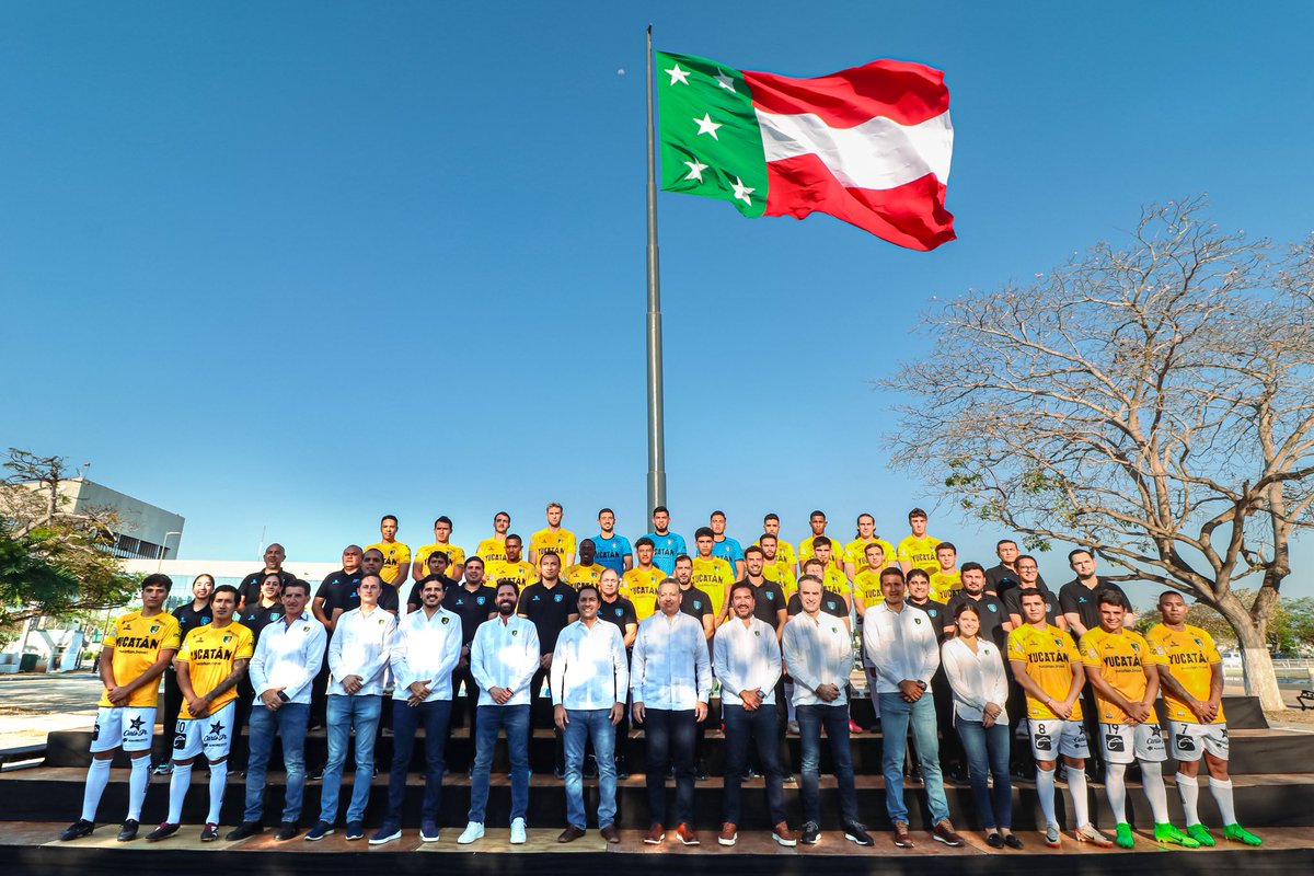 ¡La foto 📸 Oficial del equipo de Yucatán! 🔰🦌

Nuestra bandera y nuestro equipo. Todos juntos decimos #PrimeroSoyVenado y #YucatánEsVenado.