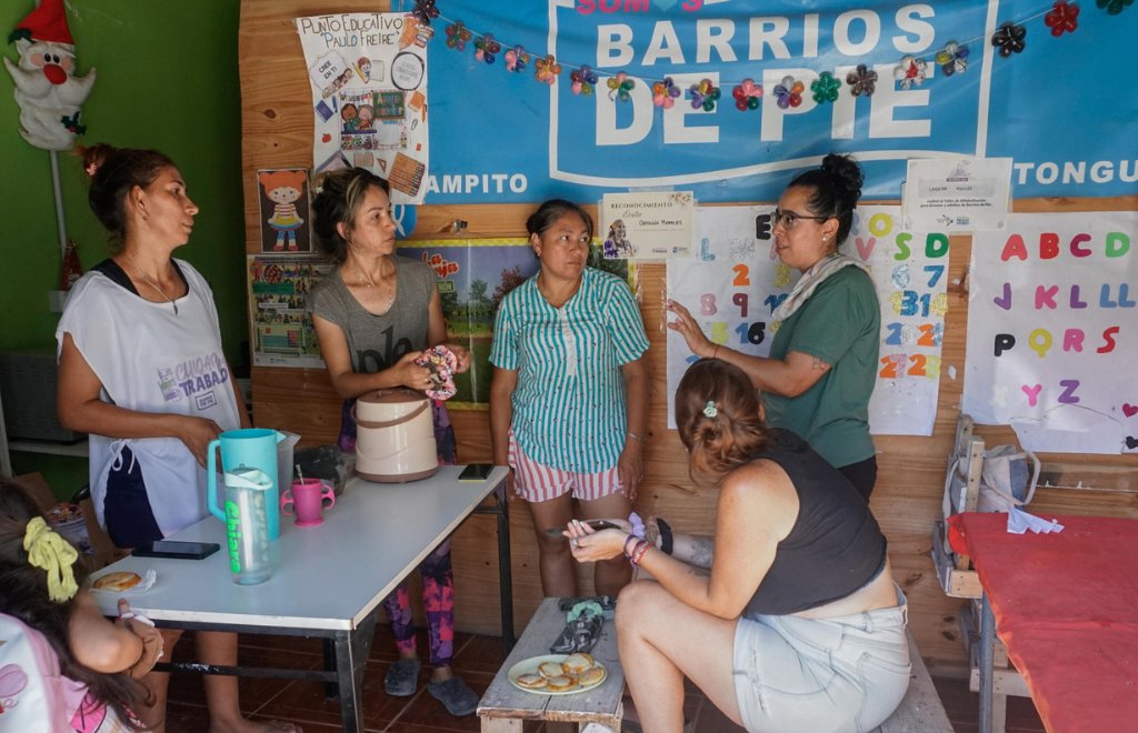 Dos trabajos y nada para comer: familias argentinas frente al alza de precios de los alimentos redaccion.com.ar/dos-trabajos-y…