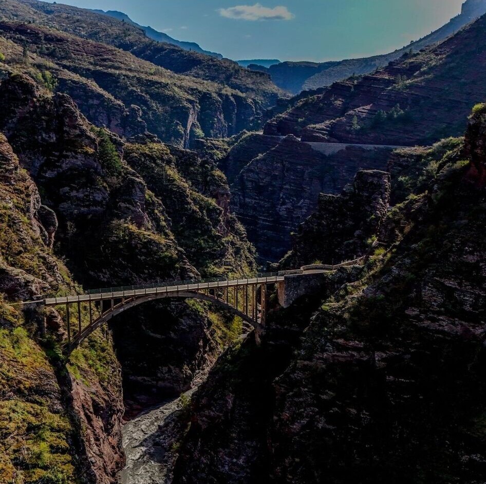 (Re)Découvrez chaque jour le #Département06 en photo ! Partagez vos plus beaux clichés du Département avec #AlpesMaritimes L'équipe du Département vous souhaite une belle journée ☀️ 📸 fredcreateurdimages (IG)/Gorges de Daluis #CotedAzurFrance #VisitCotedAzur @VisitCotedazur