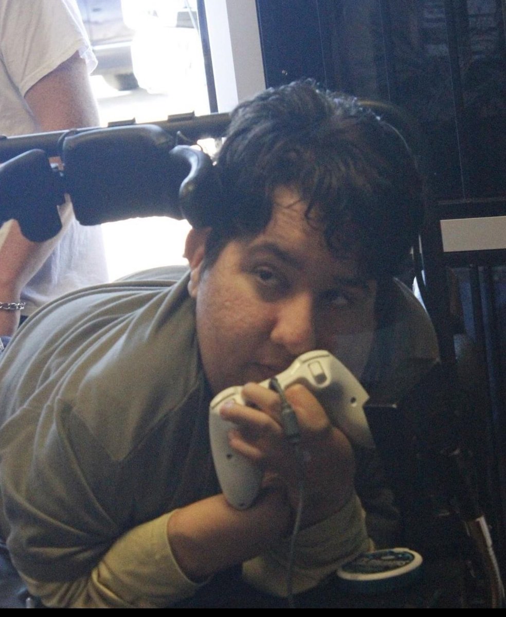 I kind of want to do something like this for my brother <a href="/Brolylegs/">BrolyFNLegs</a> controller. Does anyone know of a place in the Austin Texas area that does something like this or an online service ? Any recommendations or helpful advise would be appreciated. The Xbox360 controller was his main