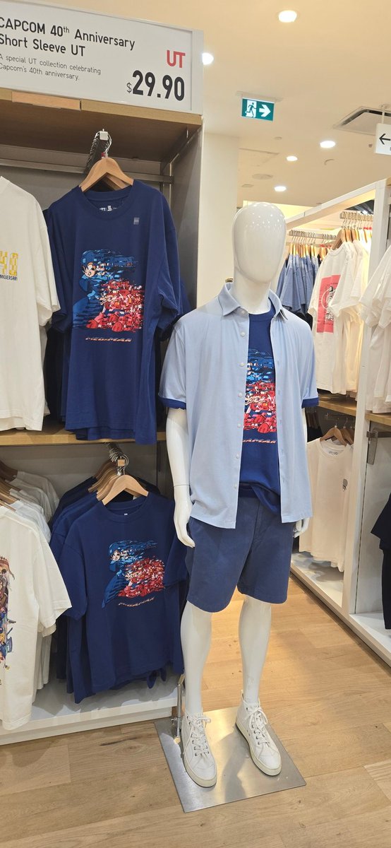 SuperRichie64's tweet photo. nice to see my local uniqlo even advertise mega man t-shirt on this mannequin display!! 😎🍋 https://t.co/OMH4VtEdhI
