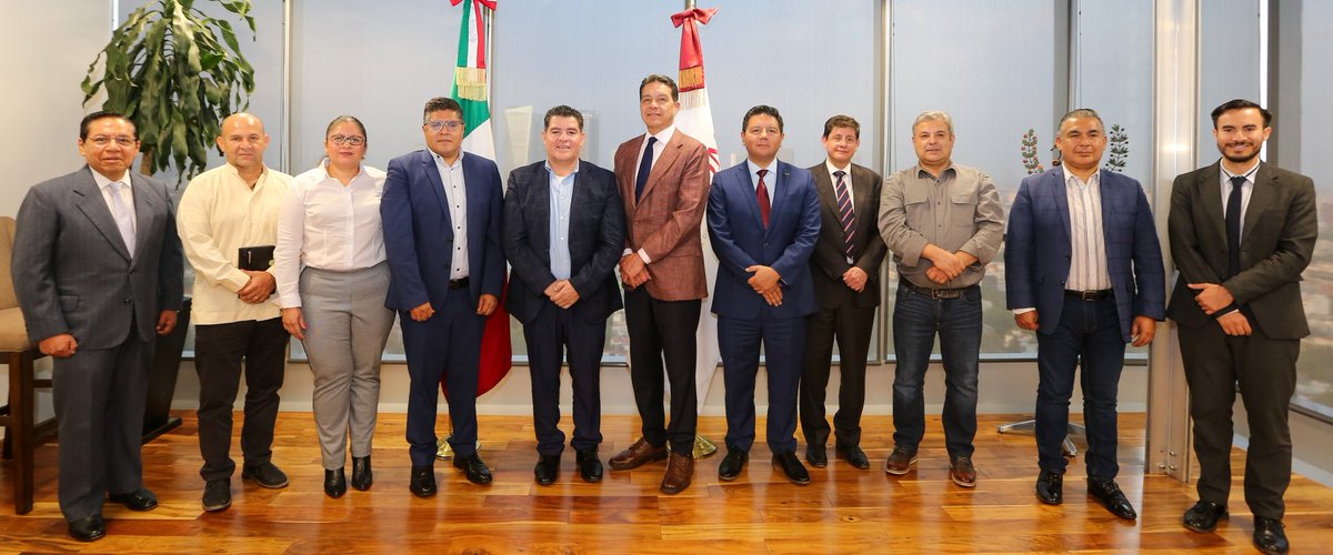 El subsecretario de Industria y Comercio, Othón Valverde, se reunió con directivos de la @CONACCA para revisar el avance de diversos proyectos, entre ellos, el desarrollo de nuevas e innovadoras centrales de abasto en varias ciudades del país.