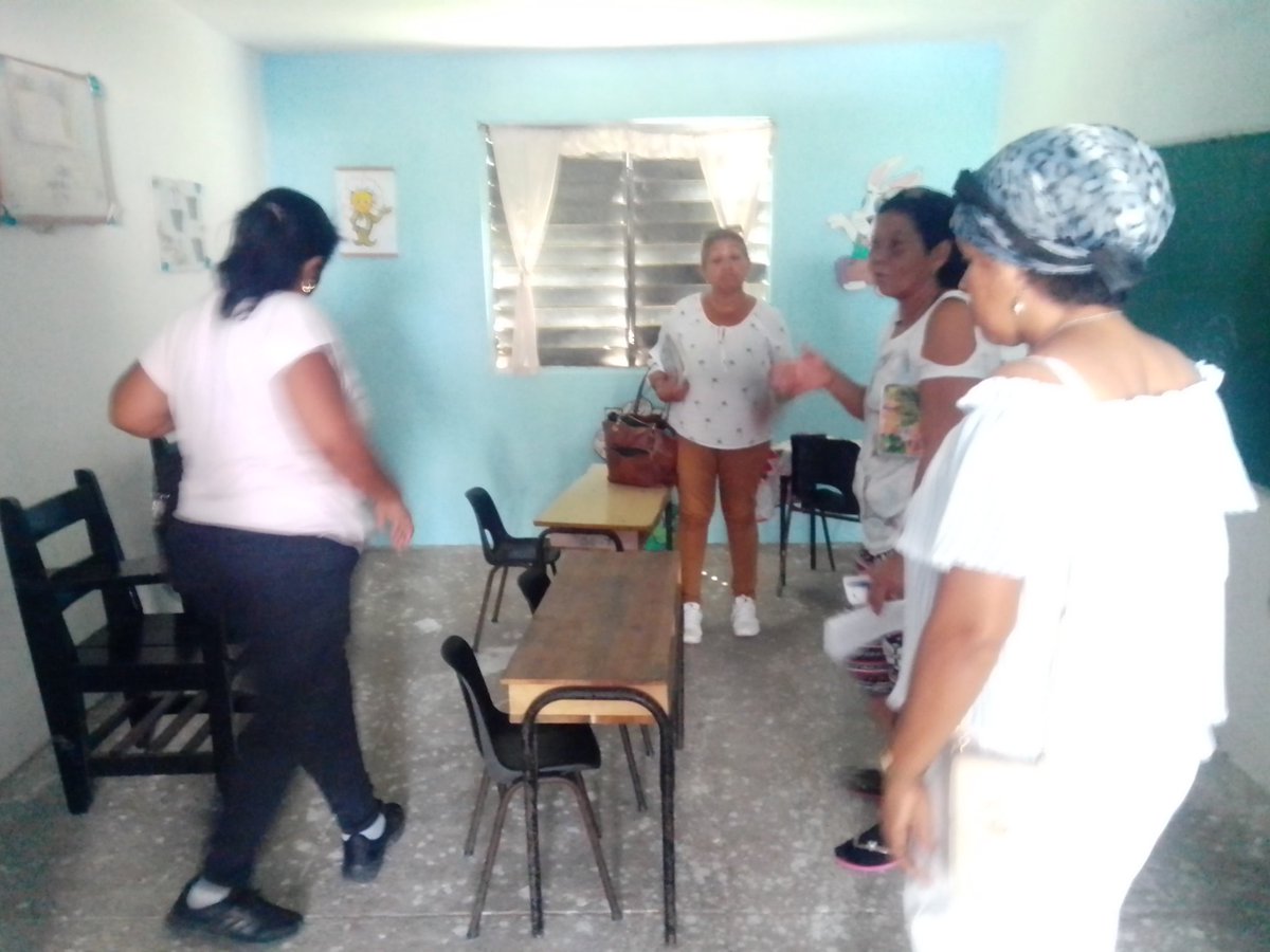 En intercambio con pobladores de la Comunidad en transformación Manuel Ascunce en el CP Algarrobo de #TrinudadDeCuba #PoderPopularActivo #SanctiSpíritusEnMarcha