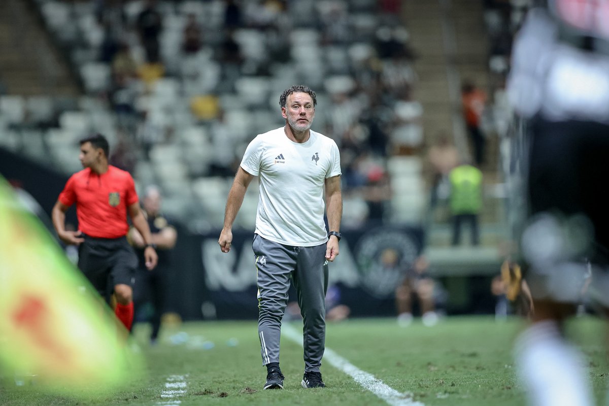 Parte da análise de Gabriel Milito após Galo 1x1 Criciúma: 'Fomos superiores ao rival. Uma pena o resultado final. Uma pena perder dois pontos em casa quando a equipe criou méritos para poder ganhar'. 'Estou contente com o rendimento da equipe, mas faltou matar a partida…