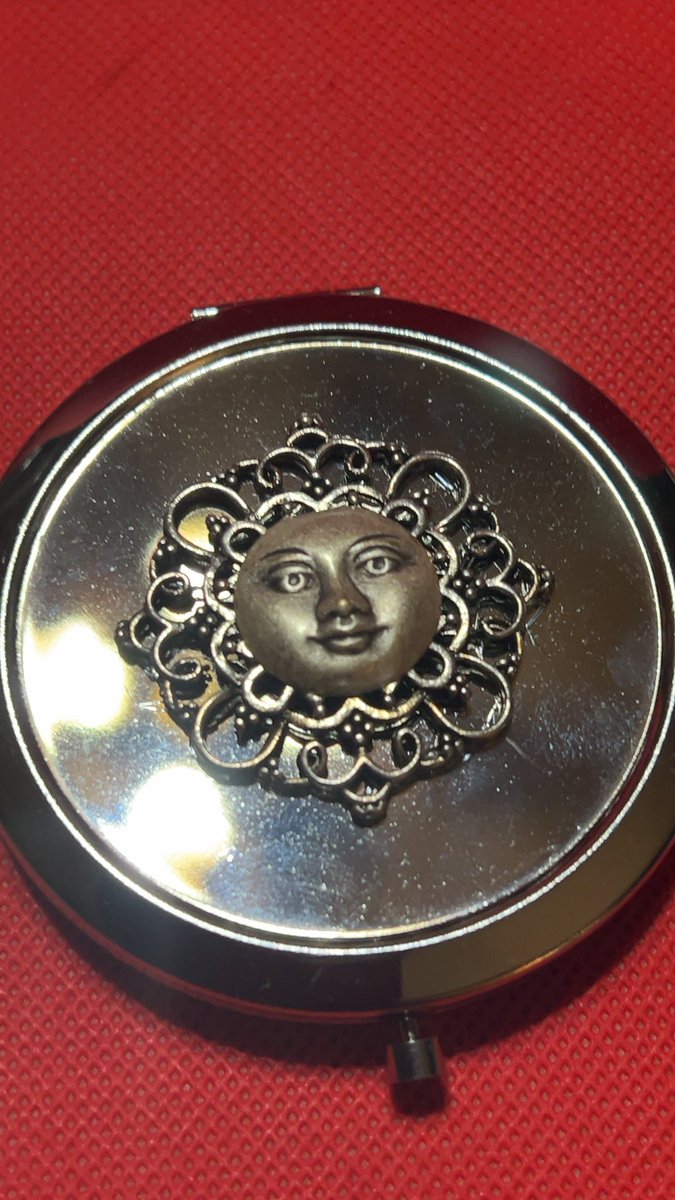 Full moon compact makeup mirror. 💐💐💐💐 #giftforher #women #shop #shoplocal #mothersday #giftideas #giftformom #shopsmall #fyi #giftforwife #birthdaygift #etsy #starseller 💐💐💐💐 witchywoman.etsy.com