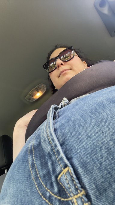Sitting in jeans (size 34) really shows off my new girth https://t.co/rYtiPyxstz