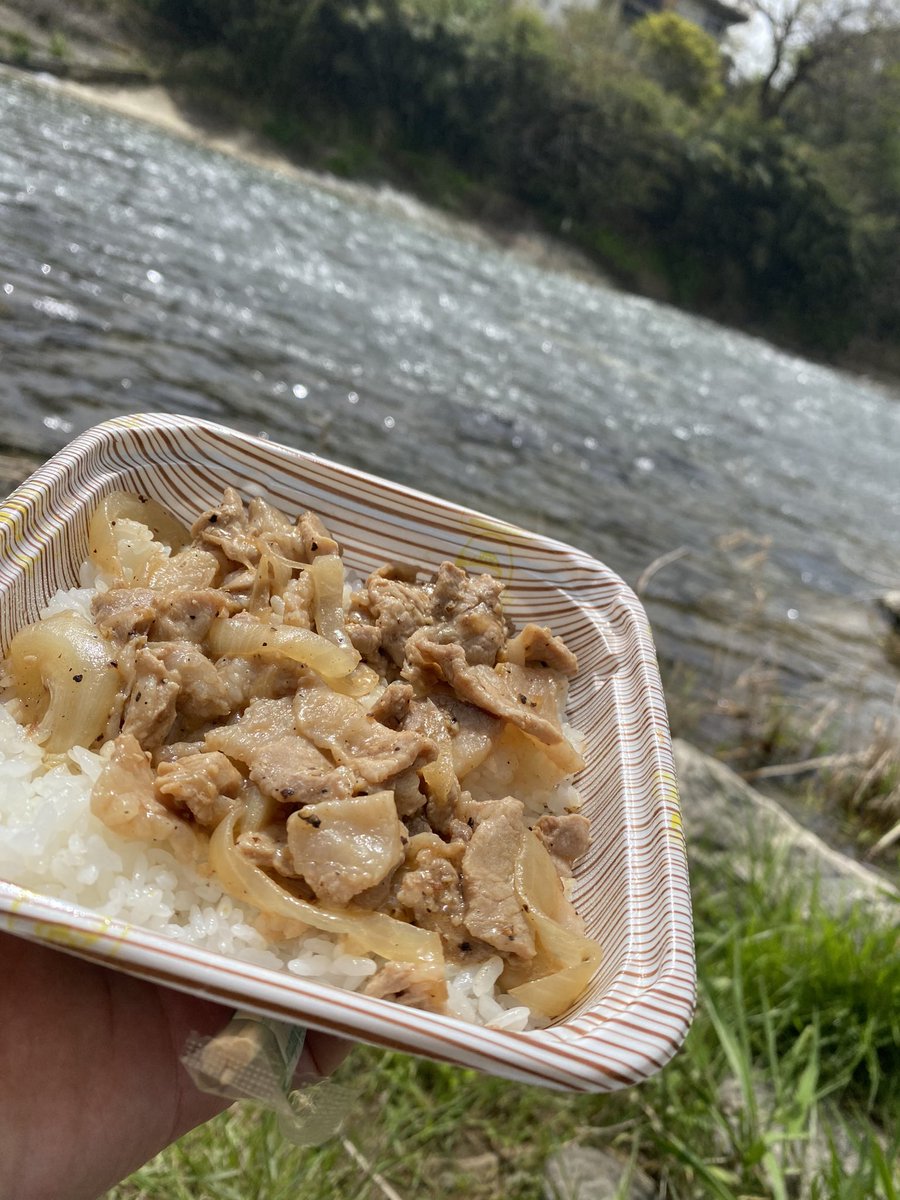 広瀬川で昼飯（早い）