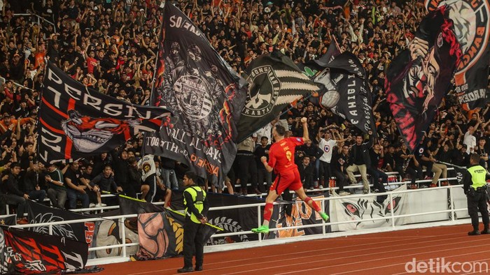 detiksport's tweet photo. #FOTO Persija Jakarta meraih kemenangan tipis 1-0 saat menjamu Persis Solo dalam lanjutan Liga 1 2023/2024. Gol Persija dicetak oleh Marko Simic.

>> https://t.co/hQmkK5oyTH

Foto: Rifkianto Nugroho/detikcom

#detiksport #Liga1 #Persija #Persis #MarkoSimic #Sepakbola #fotodetikcom