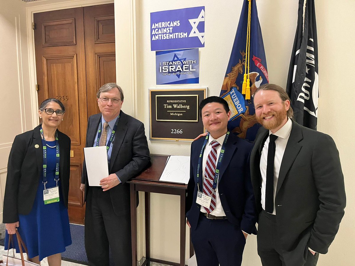 Thank you, @TimWalberg, for meeting with @michiganradiol1 physicians and medical students today! We look forward to speaking with you more about radiology related healthcare issues.
#RADvocacy #ACR2024 #ACRHillDay24 @ACRRAN @RadiologyACR