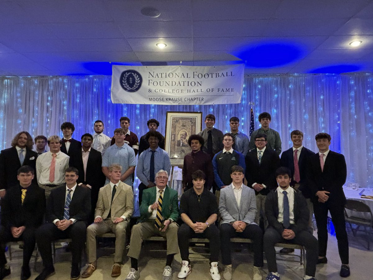 CoachKoehlerCHS's tweet photo. Special night for @Joseph33moon. He joins a prestigious group of elite academic &amp; accomplished high school football players. Moose Krause recipients are the best of the best of Michiana. Congrats Joe! You have represented our school and community with class!
#F5OH https://t.co/nqzQEud7Jg
