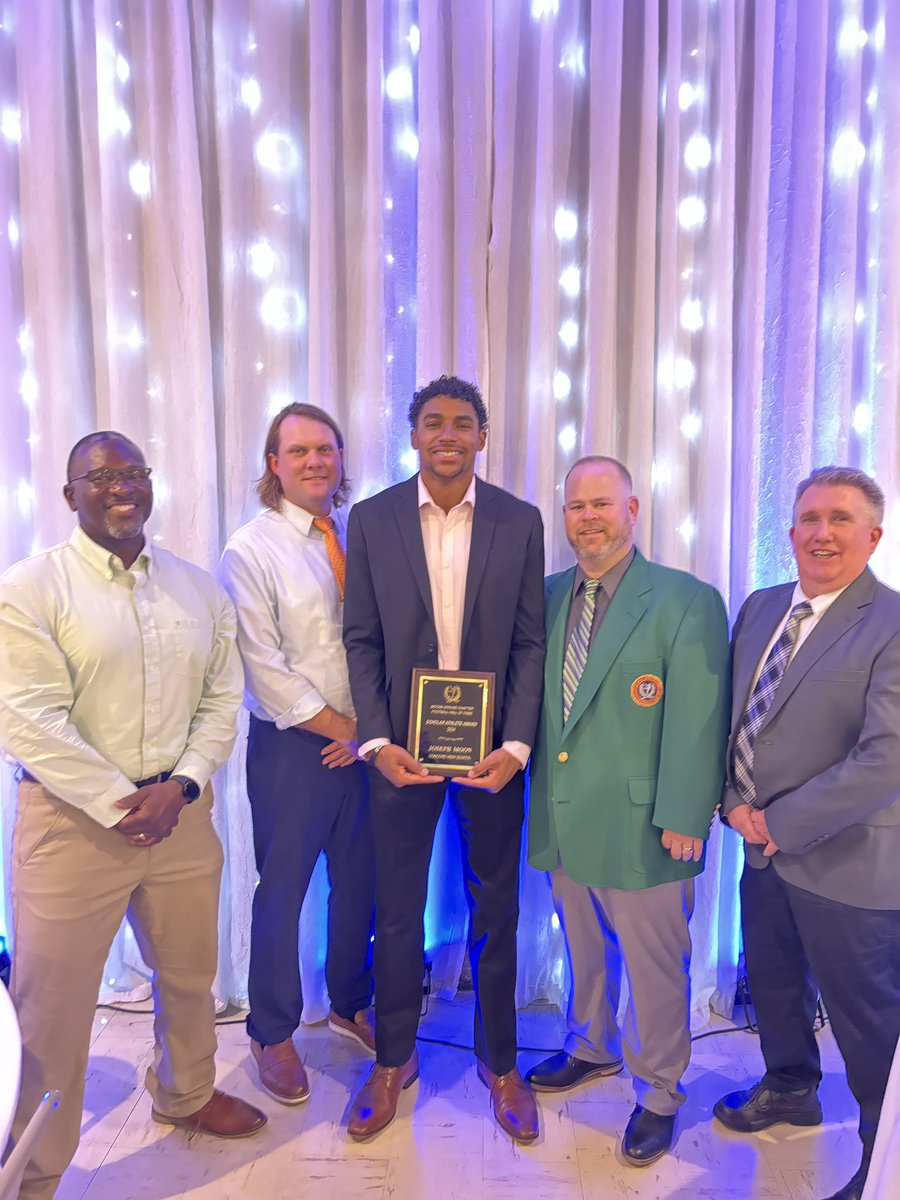 Special night for <a href="/Joseph33moon/">Joseph Moon</a>. He joins a prestigious group of elite academic &amp; accomplished high school football players. Moose Krause recipients are the best of the best of Michiana. Congrats Joe! You have represented our school and community with class!
#F5OH