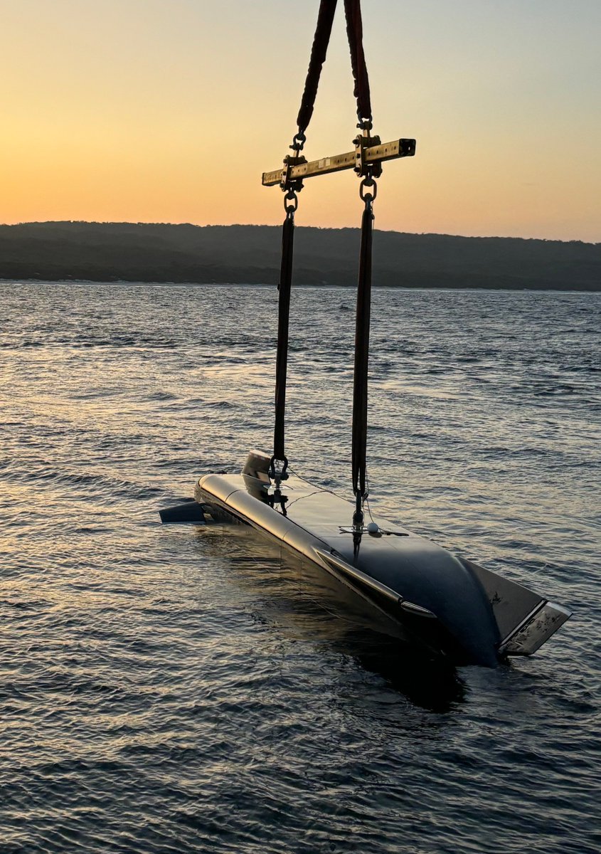 First of three Ghost Shark Extra-Large #AUV manufactured prototypes is unveiled by @anduriltech @Australian_Navy @DefenceAust Advanced Strategic Capabilities Accelerator + @DefenceScience A$140m 3yr prog is on time and budget. ASCA will speed up turning XL-AUV into a capability.