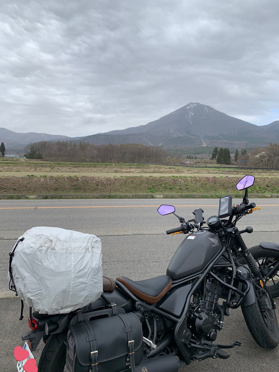 samuraikaa3's tweet photo. 雨に降られて磐梯山🏍️✨✨

レブルと出会って4年目を迎えました
色んなところに連れて行ってくれてありがとう
小さな世界を広げてくれてありがとう
一日遅れのおめでとう🥰

#4月17日はレブルの日 https://t.co/AqZUkEUmBv