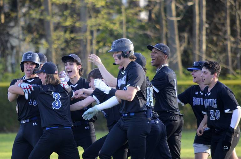 Baseball: Westfield Wins Seesaw Battle with Scotch Plains-Fanwood, 5-4, in Extras: tinyurl.com/4f7dpxe4 @WHS_BlueDevils
