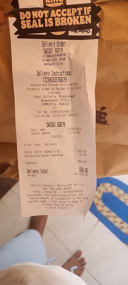 ArijitIndiaan's tweet photo. @BurgerKing Fraud
Recieved 7piece i ordered 15pc... what a shame... 
@swiggy should be banned in india... they havr the worst customer support... 
@jagograhakjago https://t.co/e609SSZbXy