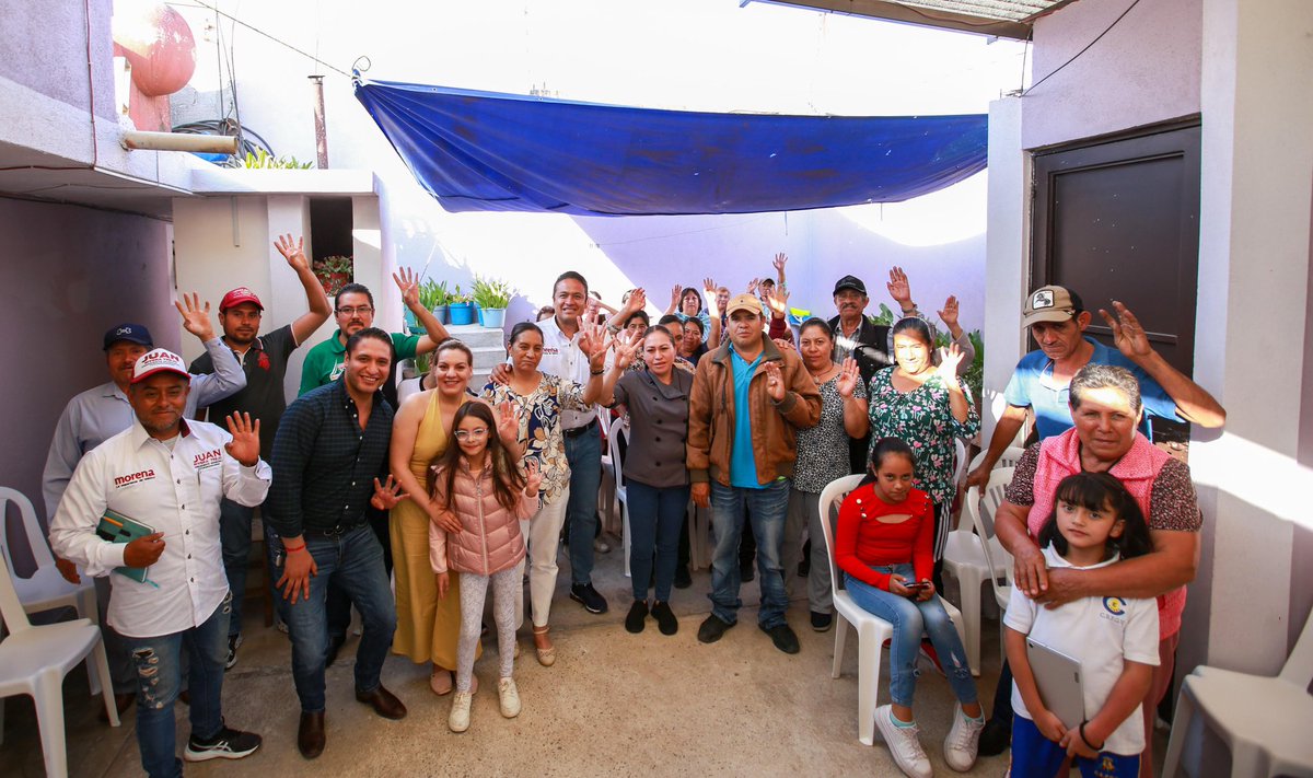 ernesto_acl's tweet photo. Fue un gusto recibir en el Barrio de Toltempan a @JuanRiveraTrej1 , quien hoy representa para #Chignahuapan una verdadera transformación. ¡Más puesto que nunca! 🙌🏼🤜🏼🤛🏼

#EstoyContigo 
#YoConJuanRivera 
#6de6Morena 

@armentapuebla_ https://t.co/1TmZLWRtdV