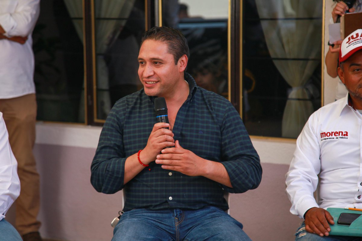 ernesto_acl's tweet photo. Fue un gusto recibir en el Barrio de Toltempan a @JuanRiveraTrej1 , quien hoy representa para #Chignahuapan una verdadera transformación. ¡Más puesto que nunca! 🙌🏼🤜🏼🤛🏼

#EstoyContigo 
#YoConJuanRivera 
#6de6Morena 

@armentapuebla_ https://t.co/1TmZLWRtdV