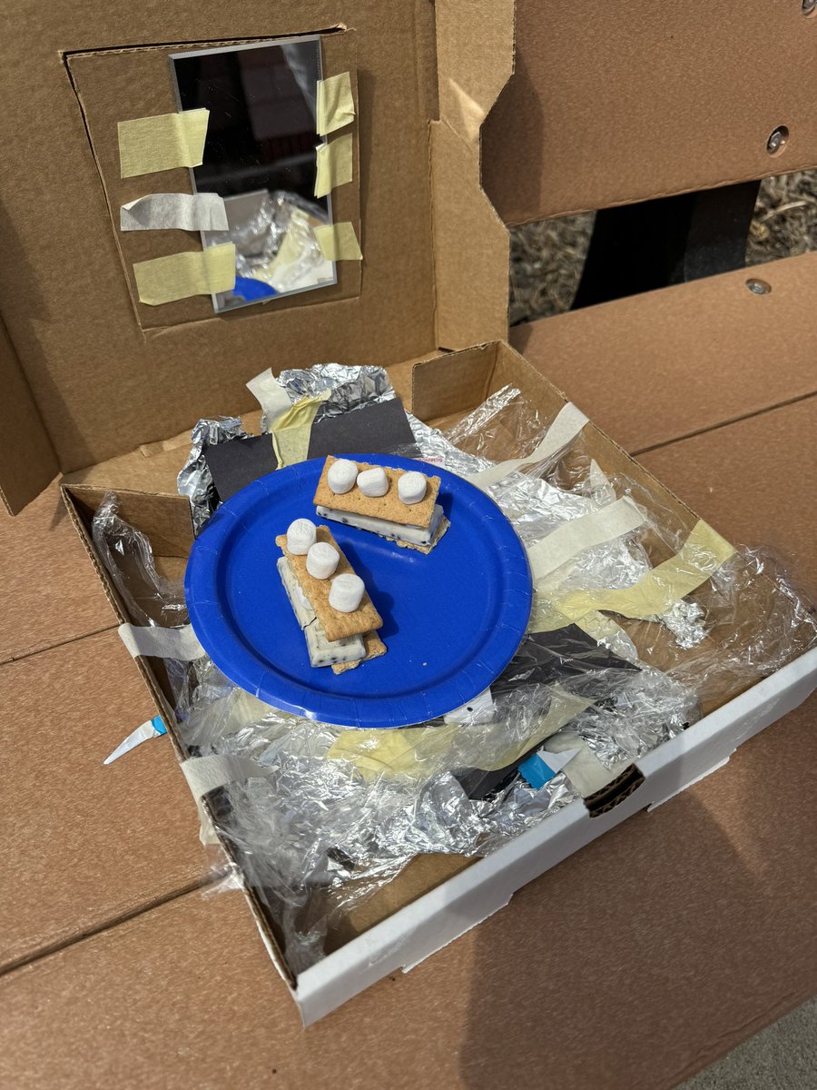 PowellinPrimary's tweet photo. Ss designed and constructed solar ovens to cook s’mores.  Tomorrow we will work to improve our designs and try it again!  ☀️ #sbcebobcats #heatunit https://t.co/jfppK8fszA