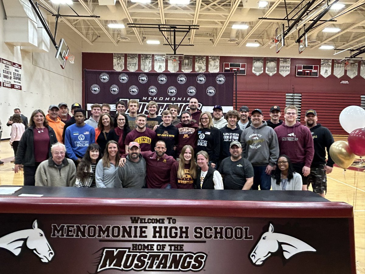 MiahCasey2's tweet photo. Brays signing day! https://t.co/O9JkExrykF