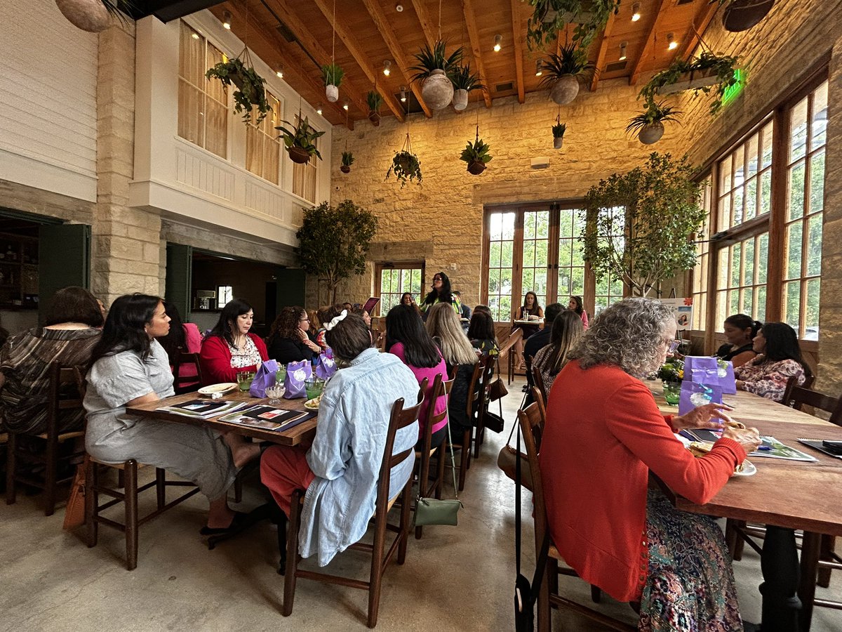ReadwRichardson's tweet photo. Thank you @LexiaLearning and @KatieLiraL0225 for an amazing night of learning. I truly enjoyed getting to know other literacy and language leaders from around San Antonio. https://t.co/rzLbfbIW7a