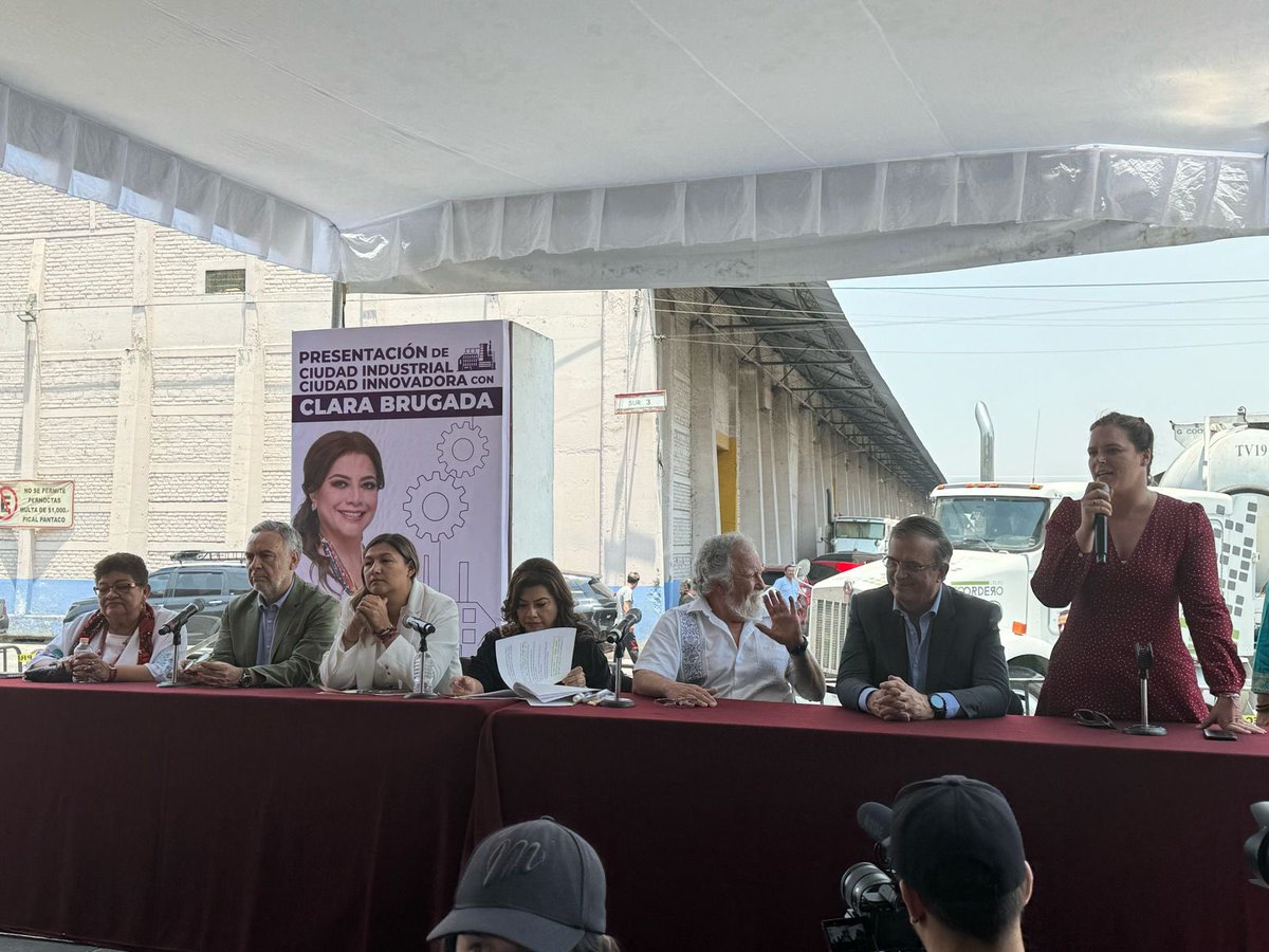 natushuren's tweet photo. Hoy tuvimos el gusto de recorrer con @ClaraBrugadaM por Pantaco y así seguir construyendo una Ciudad Sin Muros! https://t.co/zx6p1GRd2P