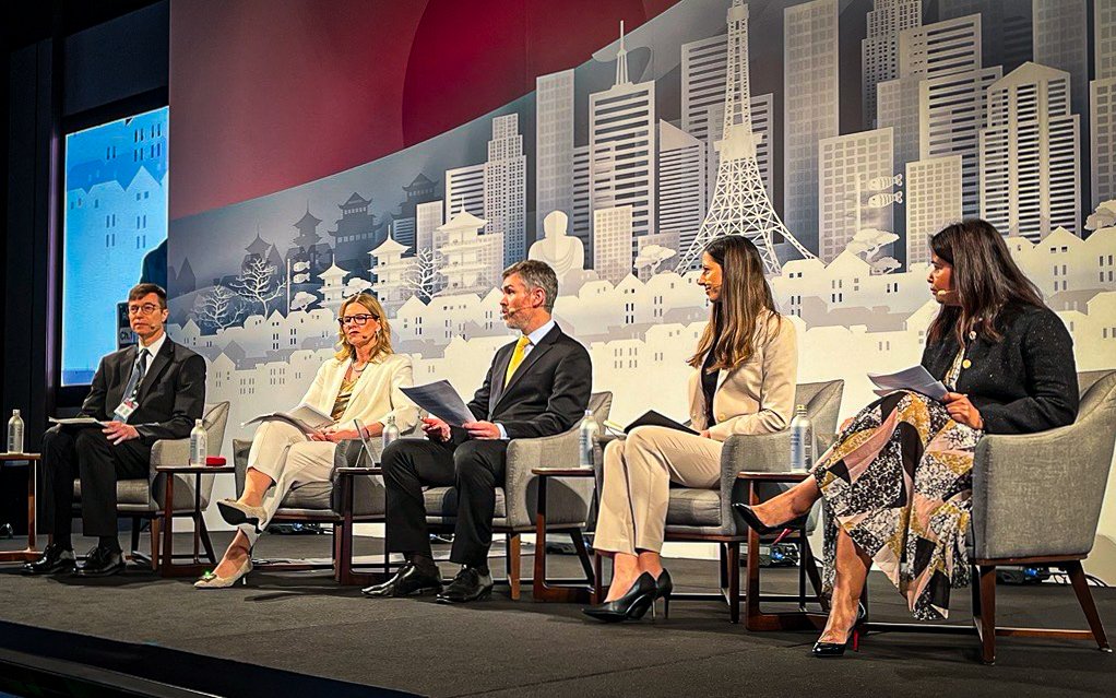 ISDA's tweet photo. Our next #isdaagm panel will look at how firms have approached #digital adoption and the benefits it has brought, with @BNYMellon, @DRS_ALS, @GoldmanSachs and @mizuhobank @ISDAConferences https://t.co/vwo8gVjxqZ