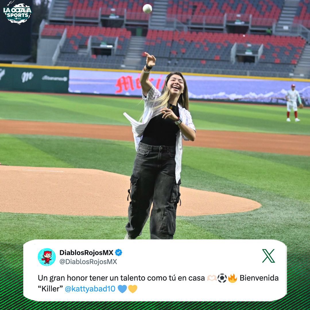 laoctavasports's tweet photo. DE MANTELES LARGOS🔥
Katty Martínez feliz de lanzar la primera pelota en la #GuerraDeGuerras
#TeDaMásEmociones https://t.co/nRZvZ6DUQv
