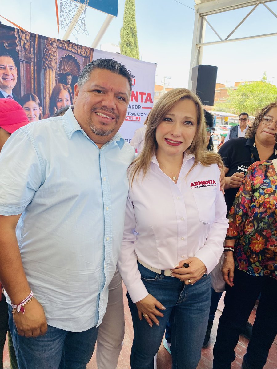 AndresCeronPue's tweet photo. El día de hoy tuve la oportunidad de acompañar a la señora Ceci Arellano a la U. H. Agua Santa a la conferencia Transformando familias.
Sigamos construyendo juntos el segundo piso de la #4Transformacion con el #Equipo Ganador https://t.co/1c4DXsBr42