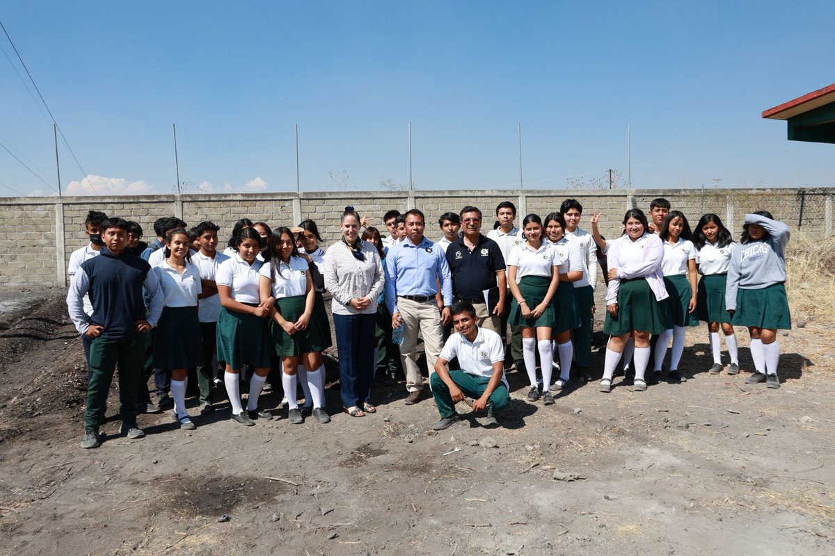 Cobaem_Morelos's tweet photo. 🌱 Como parte de las actividades del programa institucional #ECOBAEM, las y los estudiantes del #Plantel07 #Tepalcingo, desarrollaron huerto escolar en las instalaciones de su plantel. https://t.co/7etg0idpKE