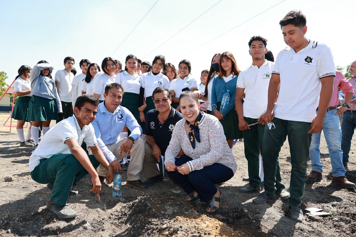 Cobaem_Morelos's tweet photo. 🌱 Como parte de las actividades del programa institucional #ECOBAEM, las y los estudiantes del #Plantel07 #Tepalcingo, desarrollaron huerto escolar en las instalaciones de su plantel. https://t.co/7etg0idpKE