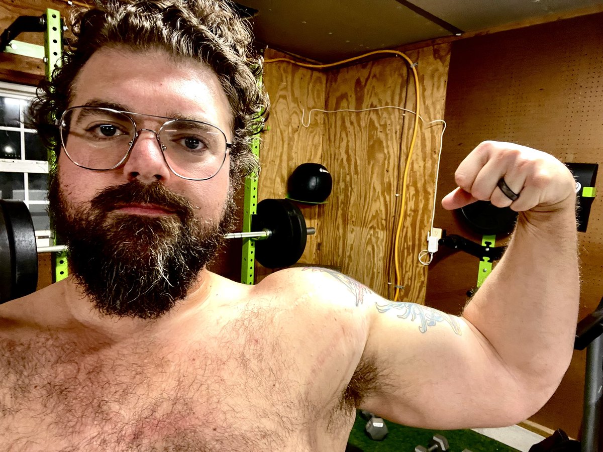 Jam-packed day

Kiddo and wife tucked in

Couldn’t get to the gym…

Thankful for my “check downs” as <a href="/zachhomol_/">Zach Homol</a>  calls them…. Instead of feeling  guilty, I improvise and always looking for opportunities to move! 

(Garage gym is a luxury for sure)