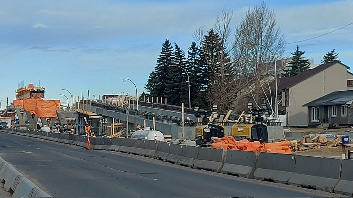 LRT construction status: The crane is working again! The cement ramp was completed in just a few weeks! 🤩 #yegTransit #yegCC
