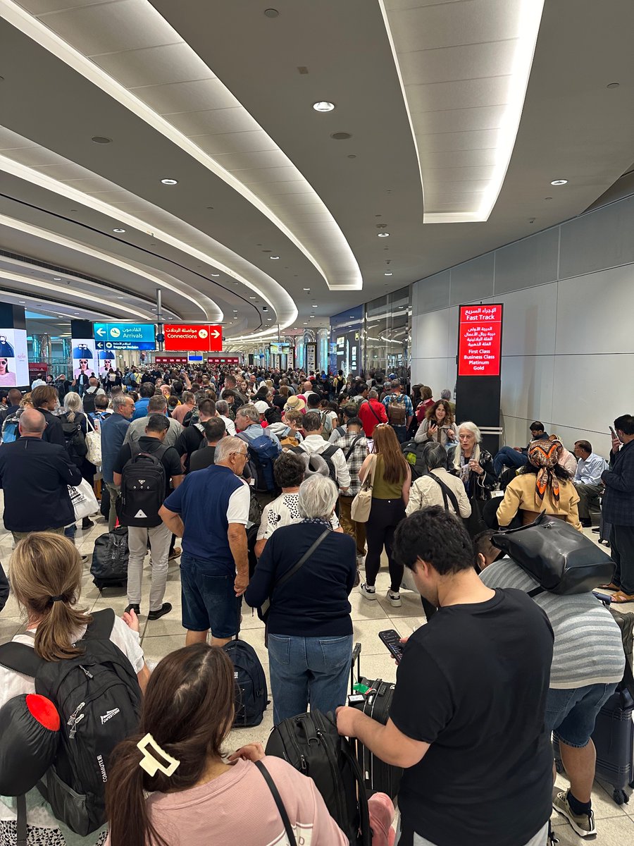 ndrw83's tweet photo. @EmiratesSupport You sure? NO FOOD, NO WATER, NO COMMUNICATION, NO STAFF, ABSOLUTE CHAOS! https://t.co/JcINGwg5jx
