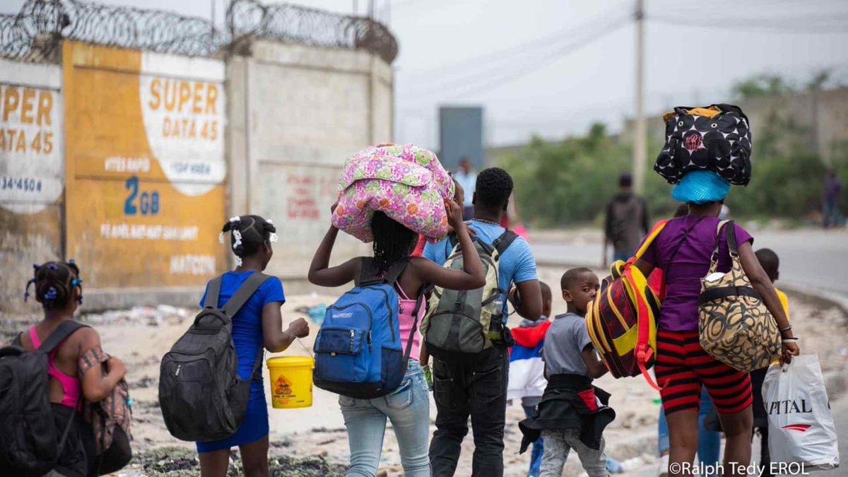 Haïti-Violence des gangs armés: 362,500 personnes ont fuit leurs maisons jusqu'au 9 avril, dont 89,000 dans 87 camps de réfugiés,à PauP, a indiqué ce 17 Avril, l'@OCHAHaiti. 'Des attaques contre les forces de police et des enlèvements continuent d’être signalés(...)'. #Lunie @UN