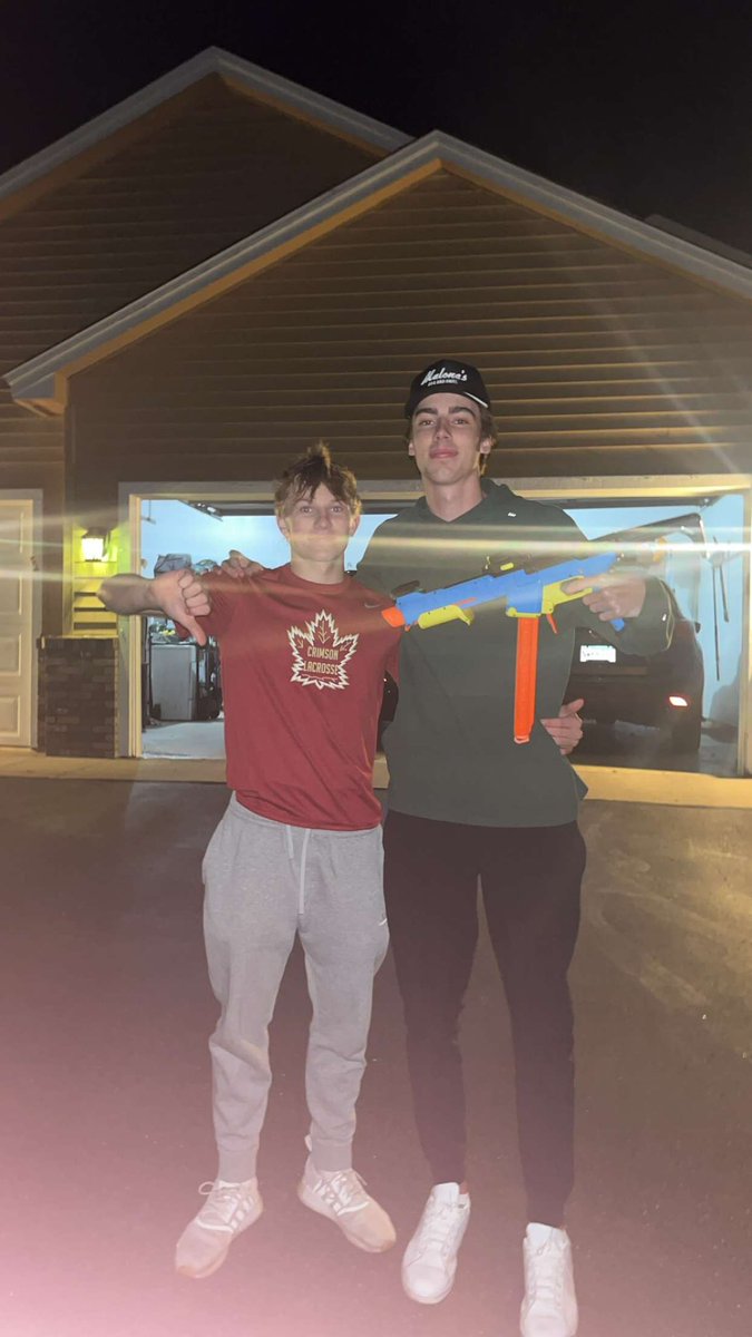 gavin_kretsch's tweet photo. Free Stang. #whereiscarson #3v2 @GroveAssassins https://t.co/Lmxg3yXDnk