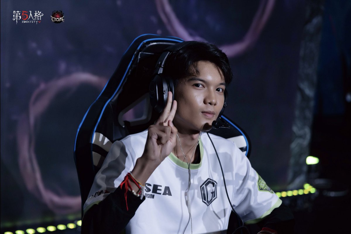 GHTEAM_IDV's tweet photo. 𝘾𝙊𝘼𝙑𝙄𝙄 𝙋𝙝𝙤𝙩𝙤𝙨 - 𝙂𝙧𝙤𝙪𝙥 𝙎𝙩𝙖𝙜𝙚 𝘿𝙖𝙮 6
Match FPX.ZQ vs GH
Cr: Weibo@第五人格赛事 https://t.co/atjLK7cHdT

#GHWIN #GHteam_IDV #GHteam_Tour #IdentityV #COAVII #第五人格COA https://t.co/vyZUPTNf7y