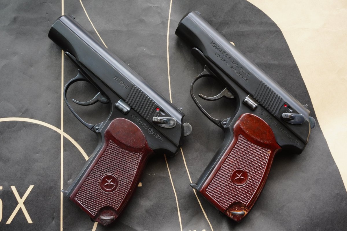 左：KSC マカロフPM ブルーイング＆ロシアベークライトグリップ 右