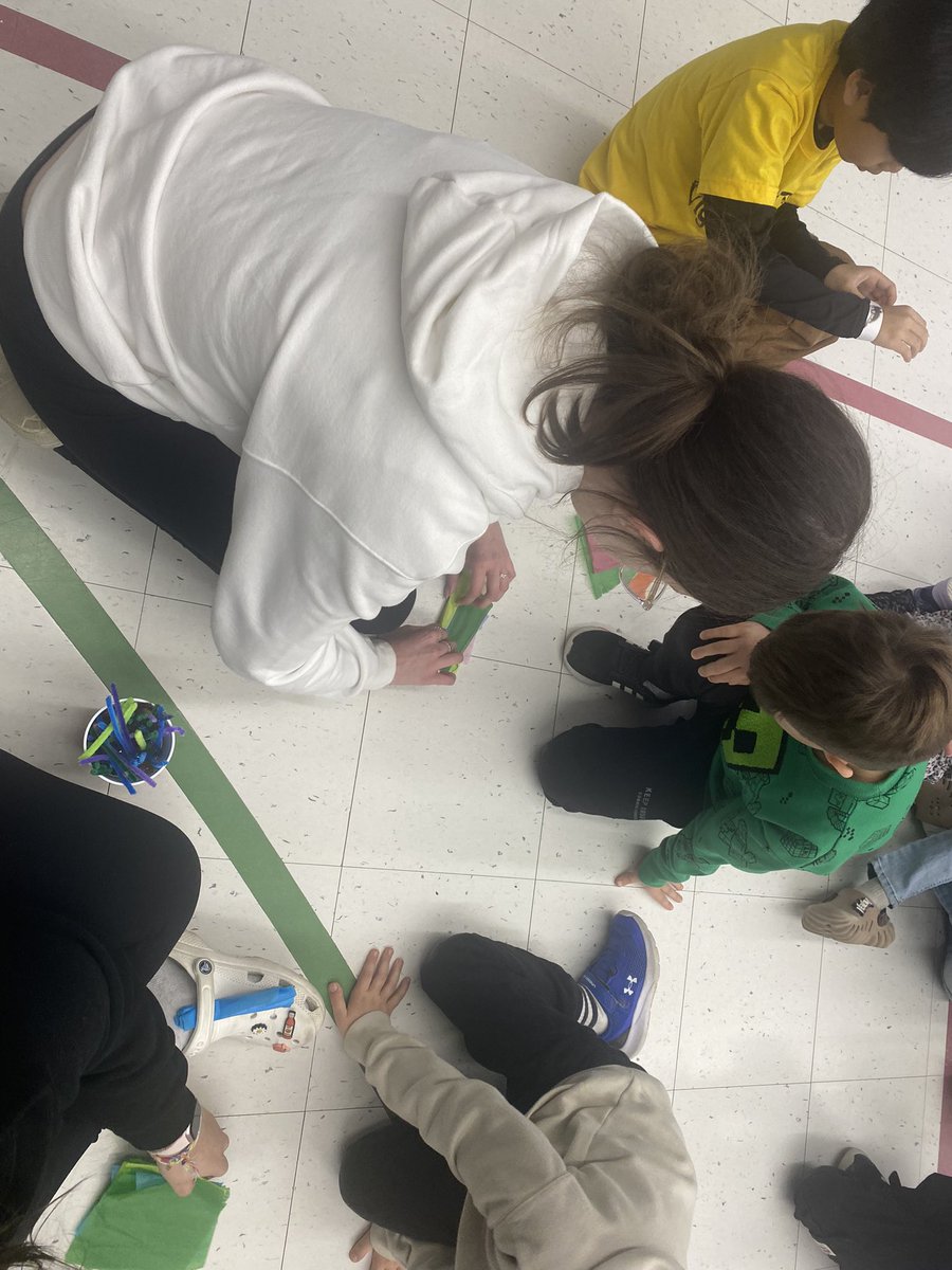 FrigoDp's tweet photo. Today our primary students spent their rainy lunch recess making beautiful tissue paper flowers. Thank you to the  intermediate Health and Wellness team and our York university TC’s for leading this mindful activity. @StDominicDP @dpcdschools @DPwellness4all https://t.co/pEz4mAUUCY