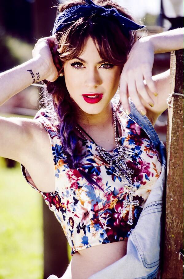 tinis_4ever's tweet photo. @tinismysun Las fotos que usaba en facebook: https://t.co/tet9gl9d1B