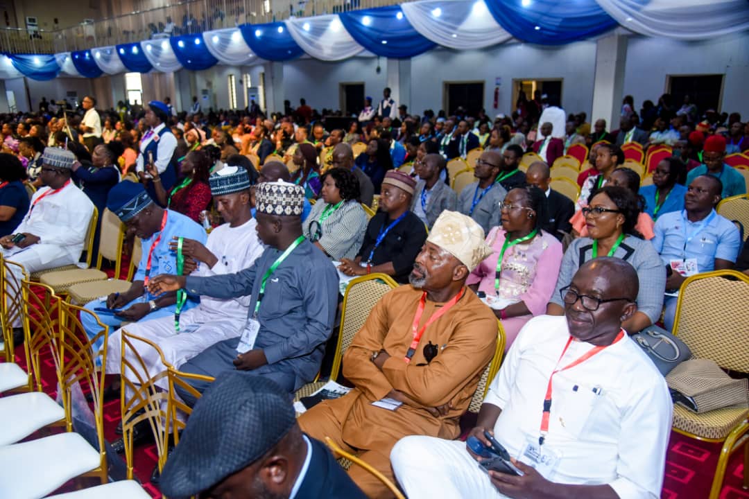 DAY 3: Check out the highlights from the 54th Annual Conference (EDO 2024) of the Institution 📸 It was an insightful day filled with engaging paper presentations, led by ESV Bature Ali Muhammad, FNIVS, RSV, the 2nd Vice..facebook.com/share/p/WgtqXj… #NIESV #AnnualConference #Edo2024