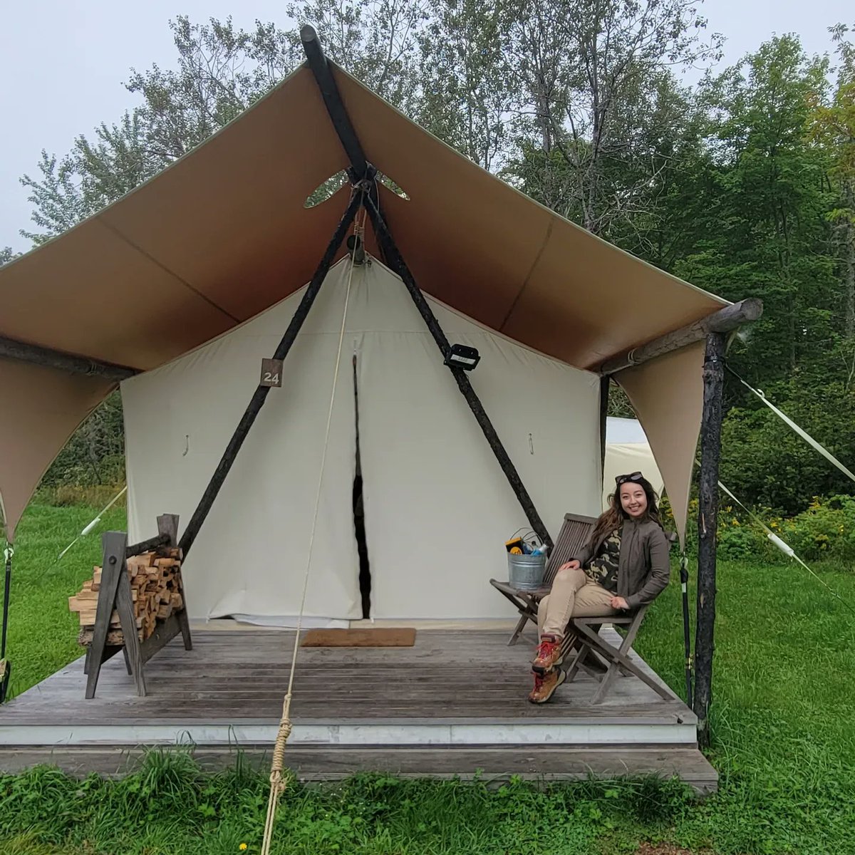 ARealGirlReview's tweet image. Happy Glampers🏕
Acadia National Park in Maine is one of the top tourist destinations in the world, one of the reasons they call it #Vacationland. @undercanvasofficial
Each tent comes with its own shower/restroom. There's a restaurant, a communal area to read, play board games