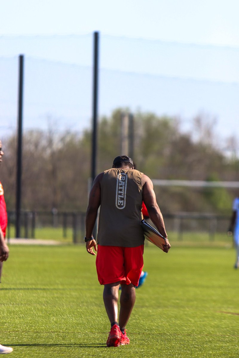 Big Shoutout to @OJsimpso32 and @EMP1RE7v7 for letting me capture them this season #football #7on7 #7on7football #search #explore #emp1re #sportsphotography #sportsphotographer