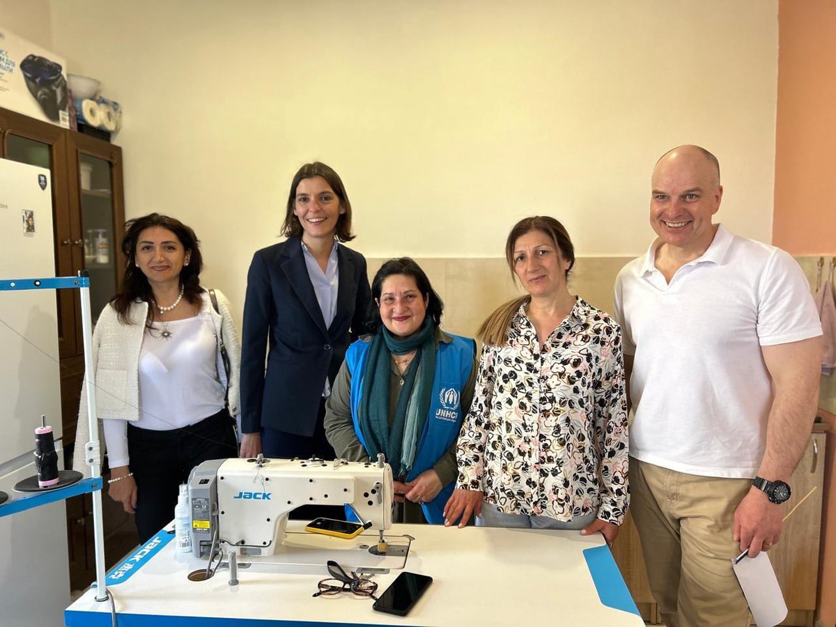 During his visit to Armenia, the Australian🇦🇺Ambassador John Geering, joined by UNHCR & UNDP, met with refugees in Masis, Ararat province to learn about their needs & concerns. Ambassador reaffirmed Australia's solidarity with refugees & reiterated the need for continued support.