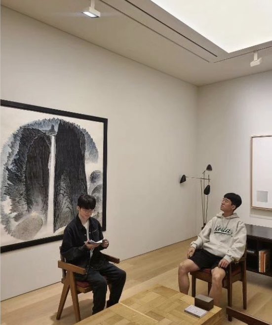 #Faker, #Untara, & Caster Sunghoon visiting Gana Art (art gallery) 📸 @.sunghoon__lee_ (insta story)